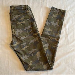 H&M Camo Print Jeggings Sz 6